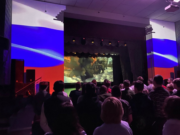 Сегодня в ДК МИР состоялось торжественное мероприятие, посвященное Всероссийскому Дню призывника..